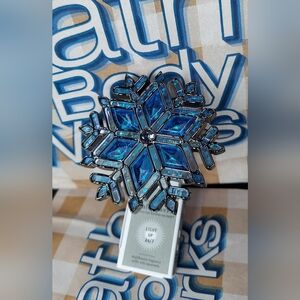 Snowflake light up wallflower plug by bath and body works